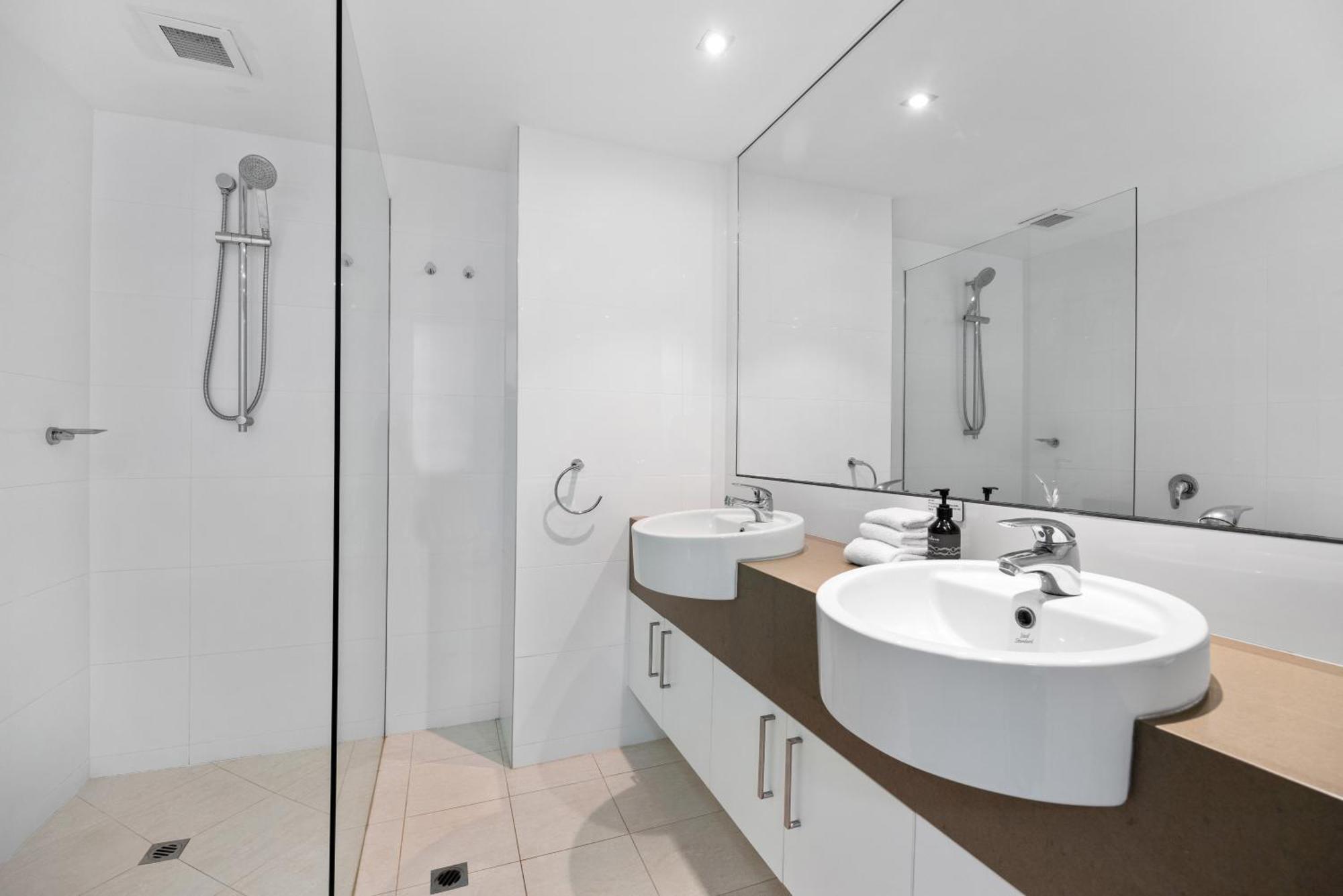 Fairshore 12: Absolute Beachfront, Direct Beach & Pool Access Noosa Heads Exteriör bild