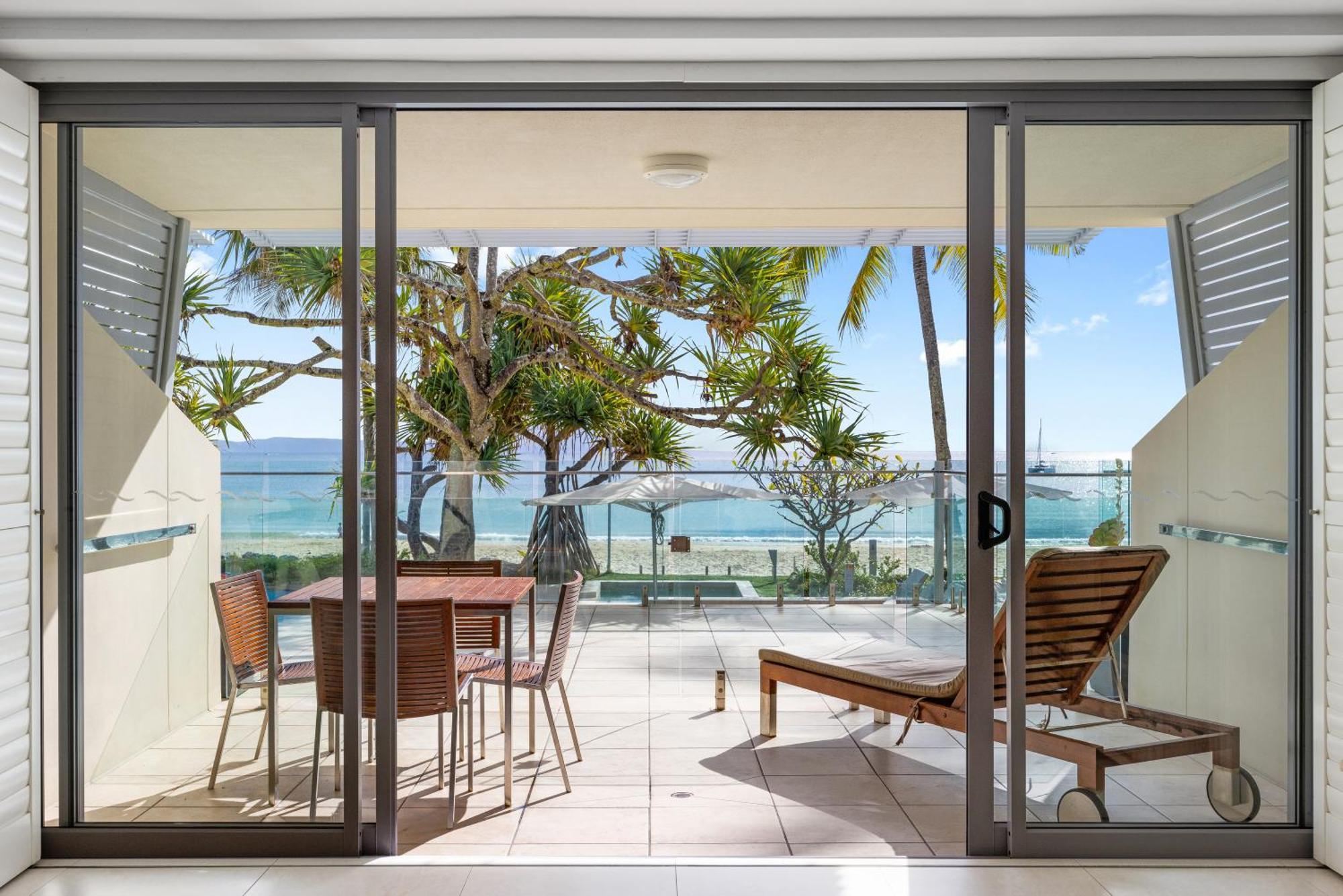 Fairshore 12: Absolute Beachfront, Direct Beach & Pool Access Noosa Heads Exteriör bild